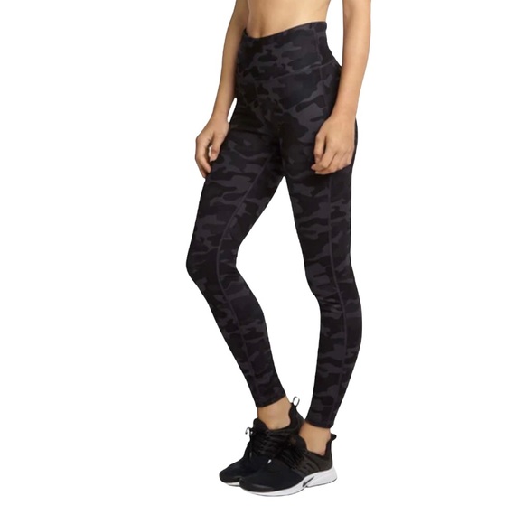 Danskin Camo Print High Rise 7/8 Leggings with Pockets Black Gray NEW - Picture 4 of 11